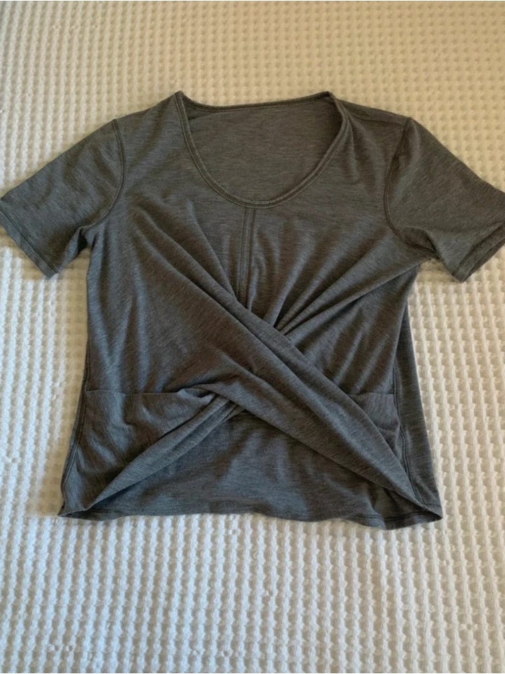lululemon athletica Heather Gray Short Sleeve Twist-Front Tee Size 6